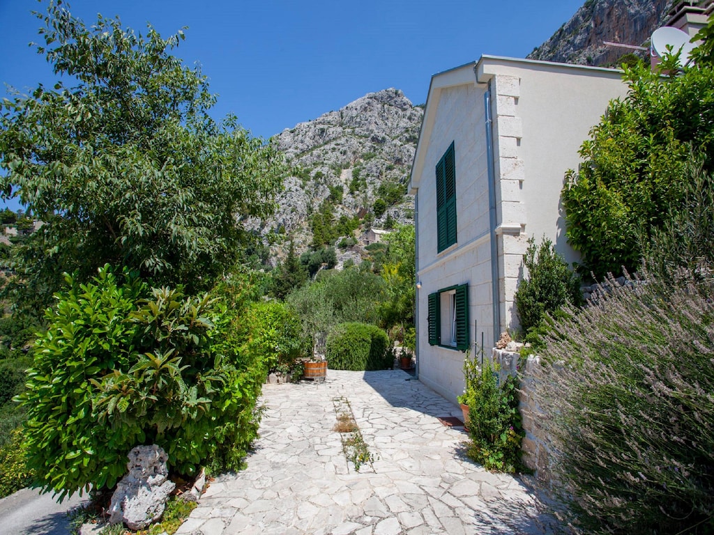 Vakantiehuis in Makarska met tuin