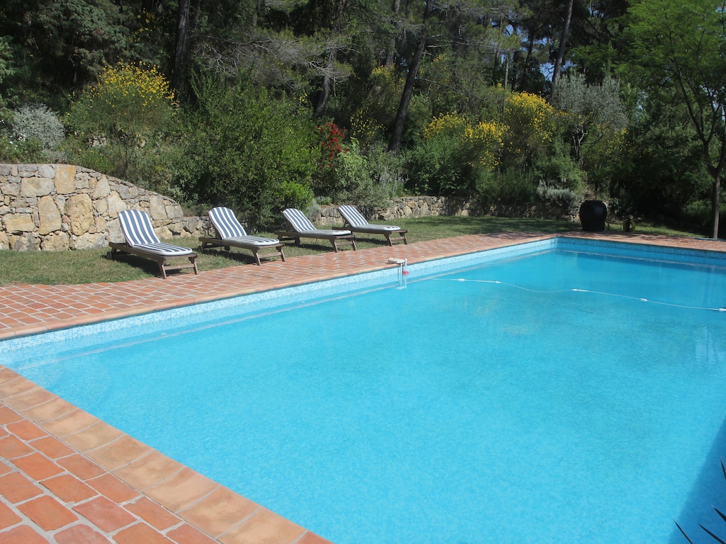Vredig herenhuis in Fayence met zwembad