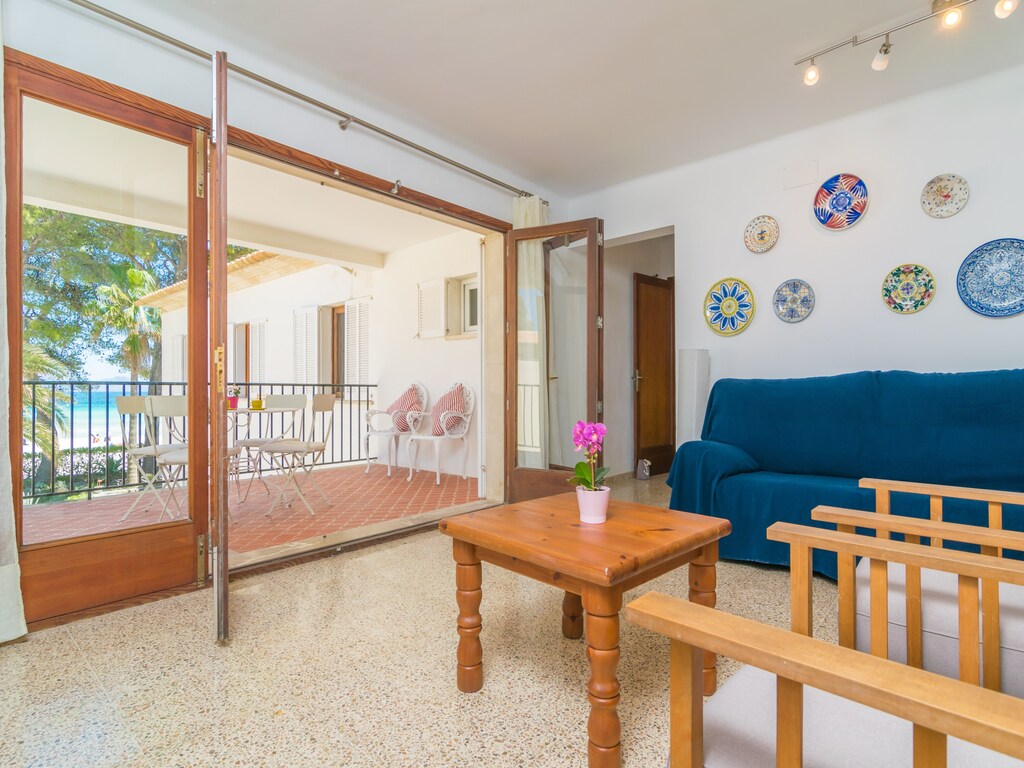 Appartement aan het strand met terras