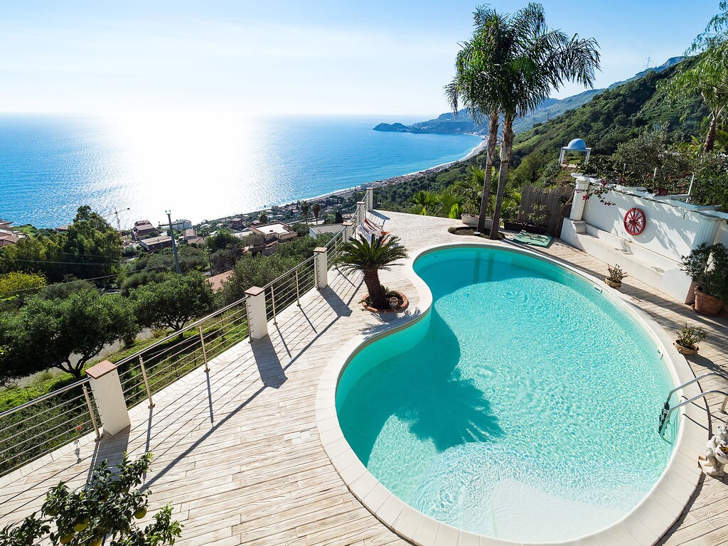 Villa met panoramisch uitzicht op zee en zwembad