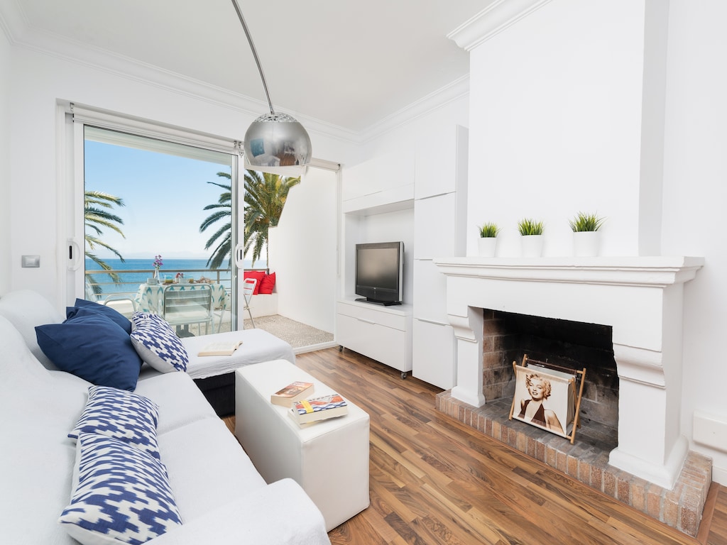 Kustuitje met uitzicht op de oceaan