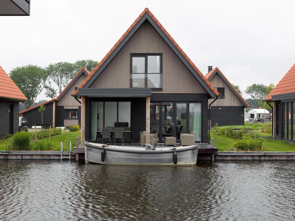 Luxuriöse Wasservilla mit 2 Bädern an den Friesischen Seen