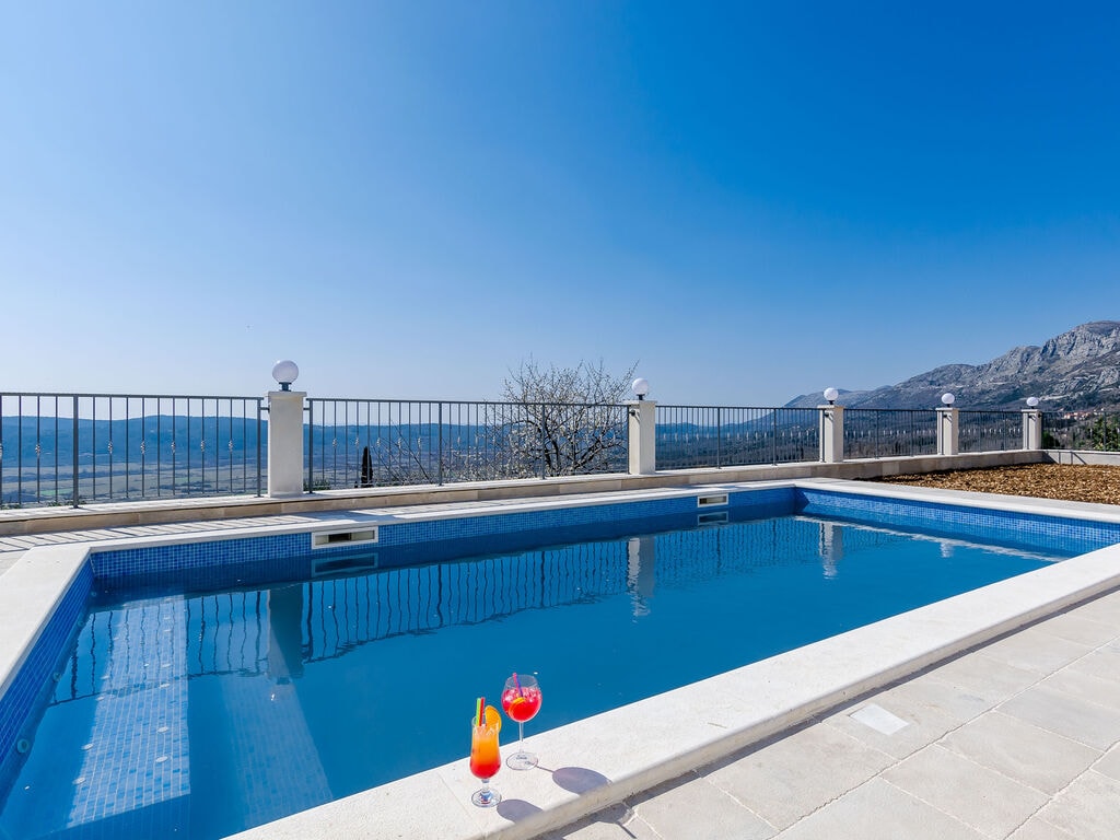 Moderne villa op 28 km van Dubrovnik in rustige omgeving