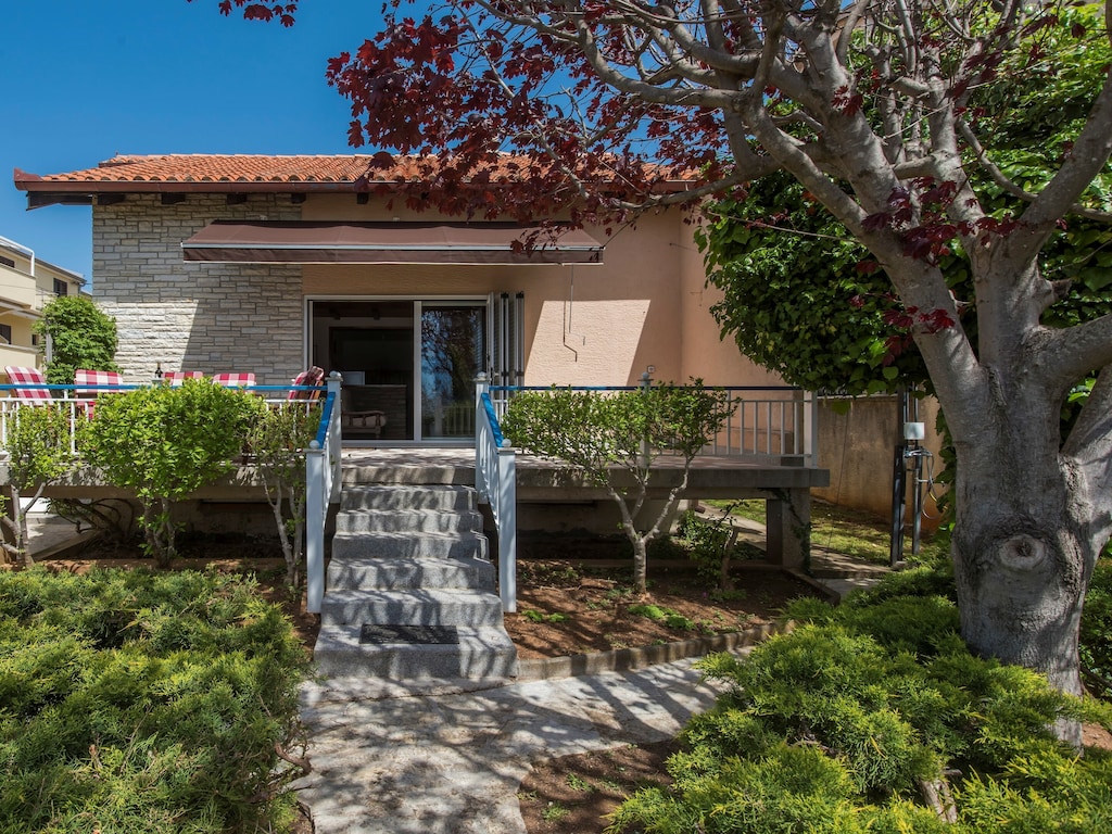 Vakantiehuis in Turanj bij kiezelstrand