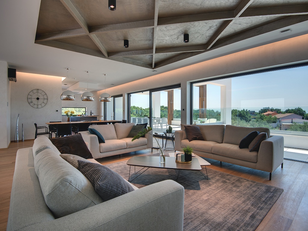 Luxe villa met zwembad, sauna, zeezicht, trampoline, strand 10 autominuten