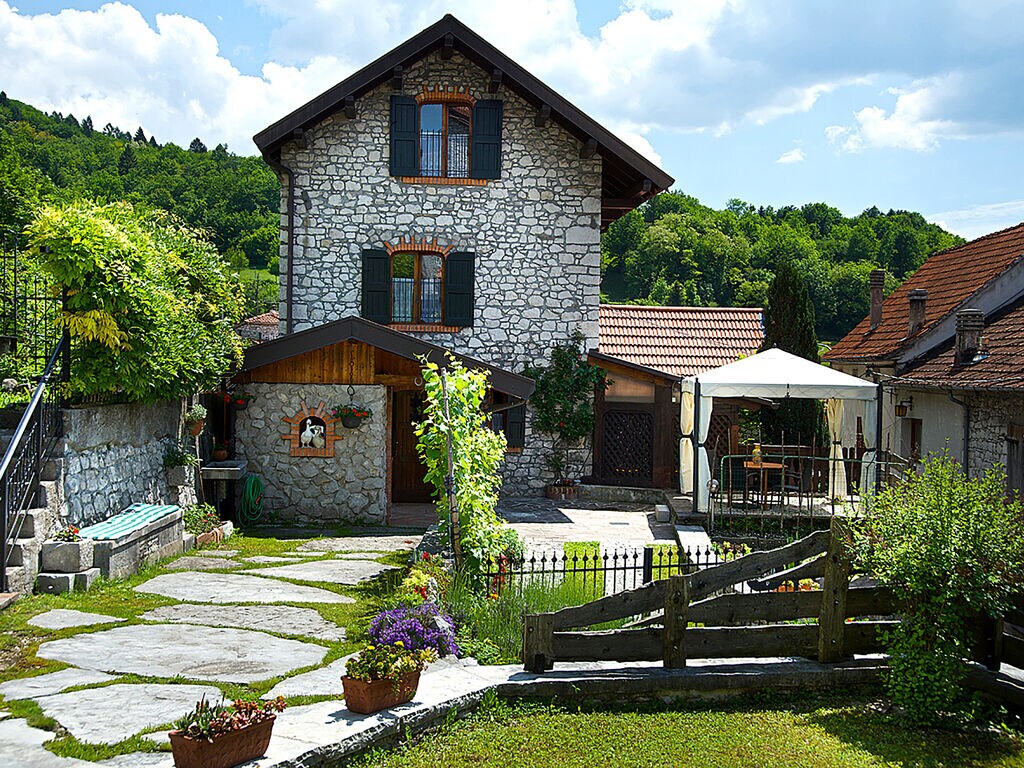 Vrijstaand cottage in Ponte nelle Alpi met een privétuin