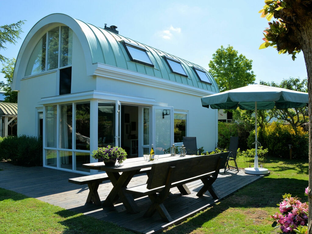 Ruhiges Ferienhaus in Noordwijk mit Terrasse