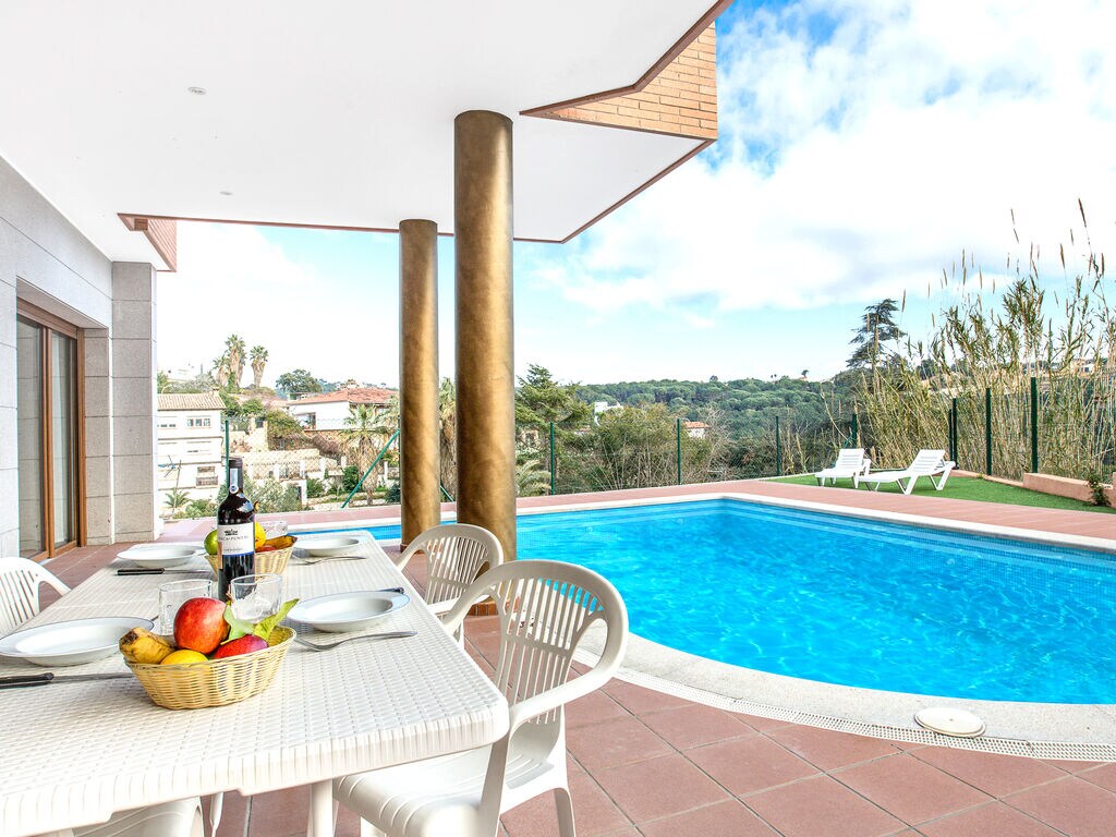 Moderne villa in Lloret de Mar met privézwembad