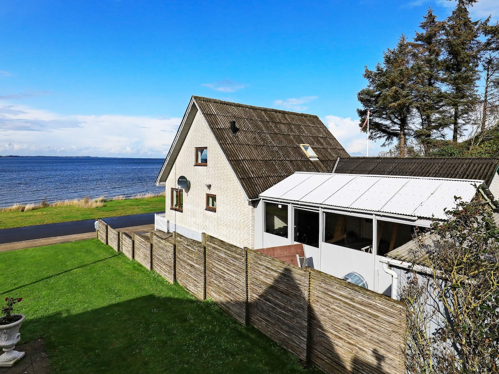 Kusttoevlucht in Hvalpsund-By Traum