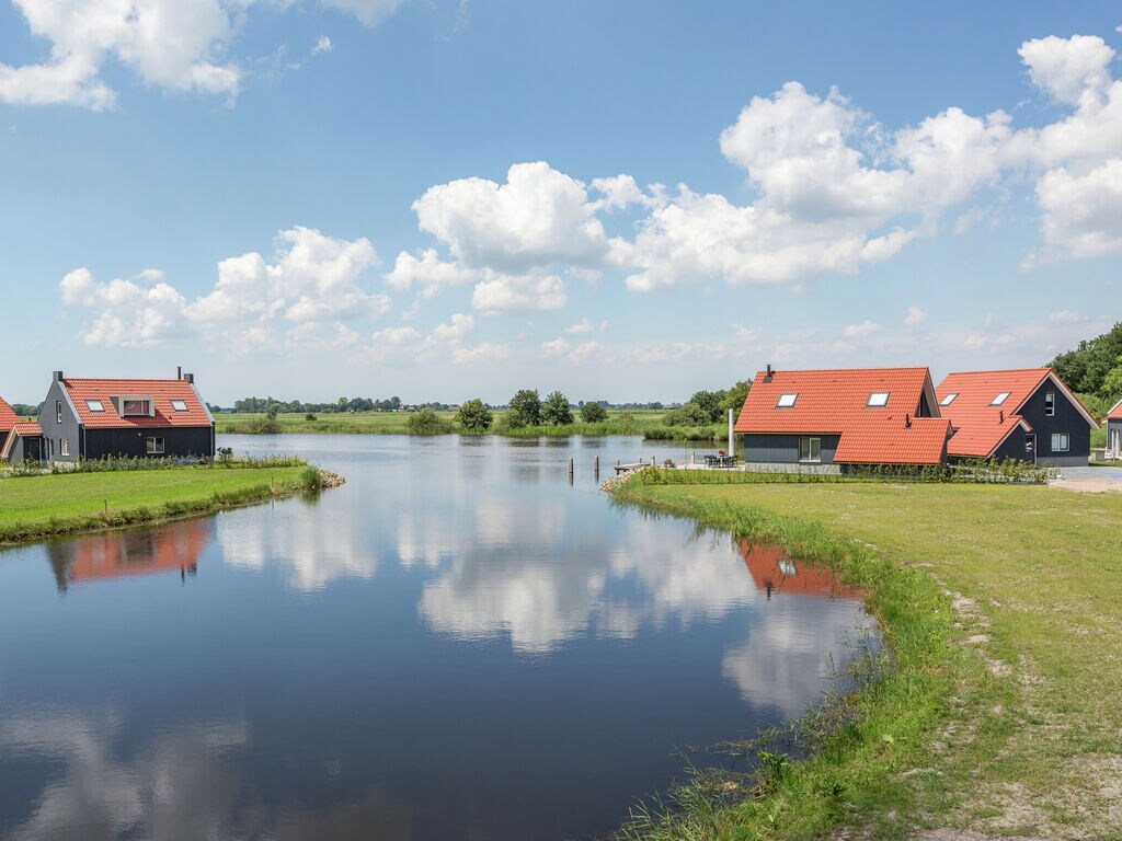 Der kleine Waterpark Langelille ist noch nicht fertiggestellt. Er liegt ganz wunderbar, an der Grenze zwischen den Provinzen Friesland und Groningen, ca. 3 km vom Dorf Echtenerbrug entfernt. 

Wie der..
