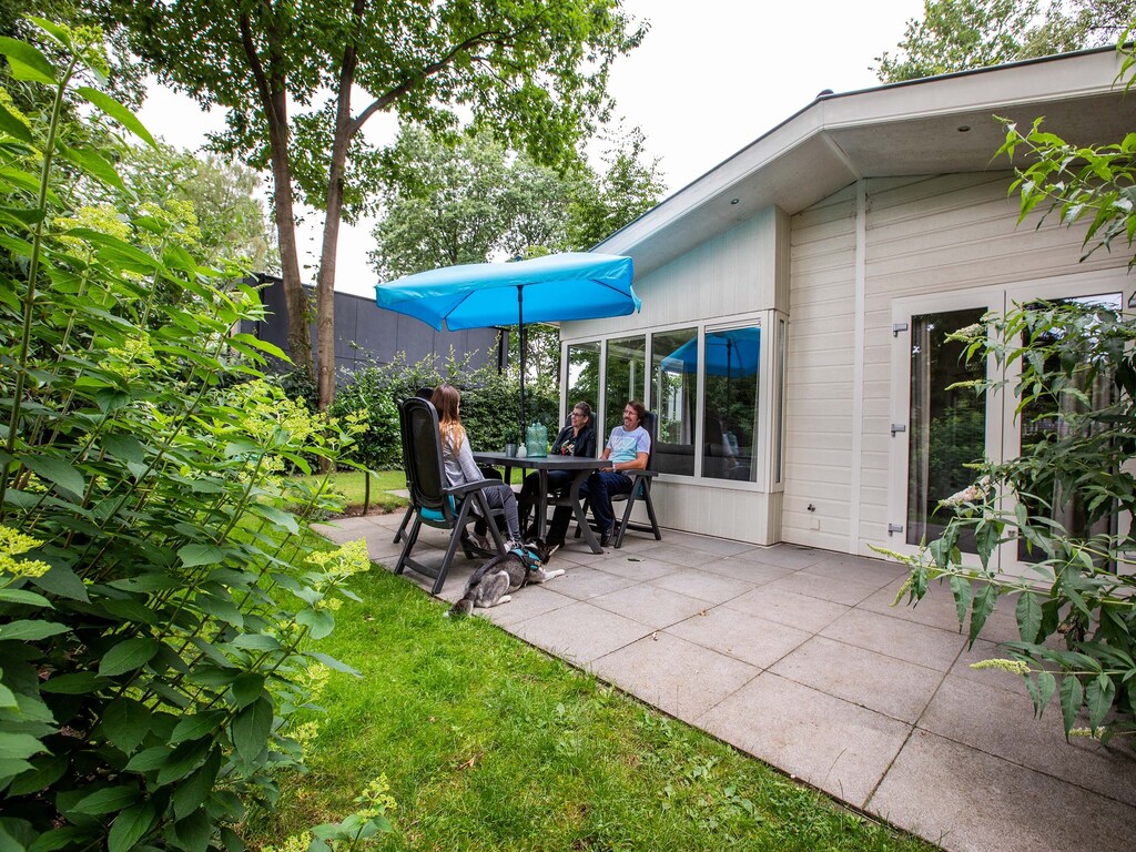 Chalet mit Mikrowelle in einem Feuchtgebiet