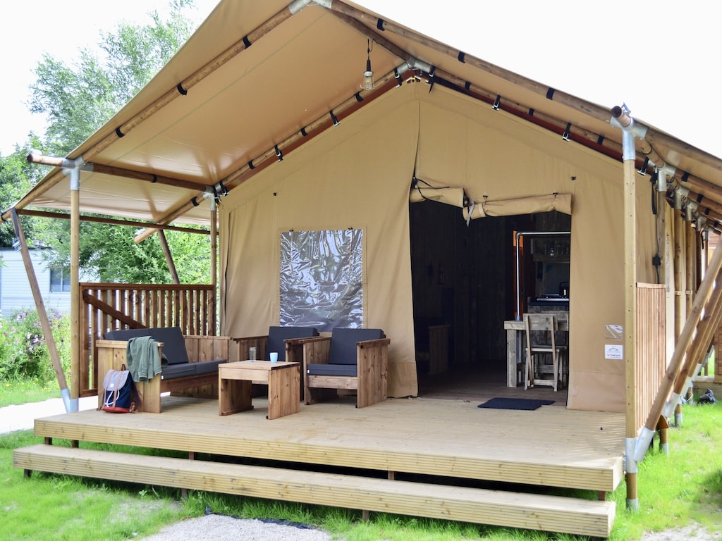 Luxe tent met keuken en douche aan zee