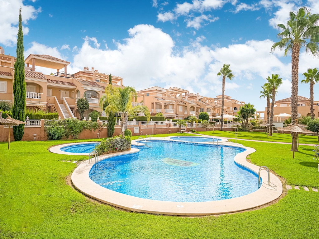 Fijne bungalow in Orihuela met een zwembad