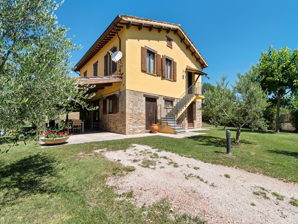 Villa in Piandimeleto met Zwembad en Sauna