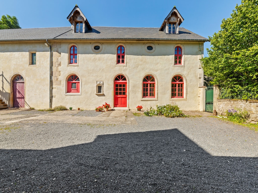 Vakantiehuis in Le Manoir met jacuzzi
