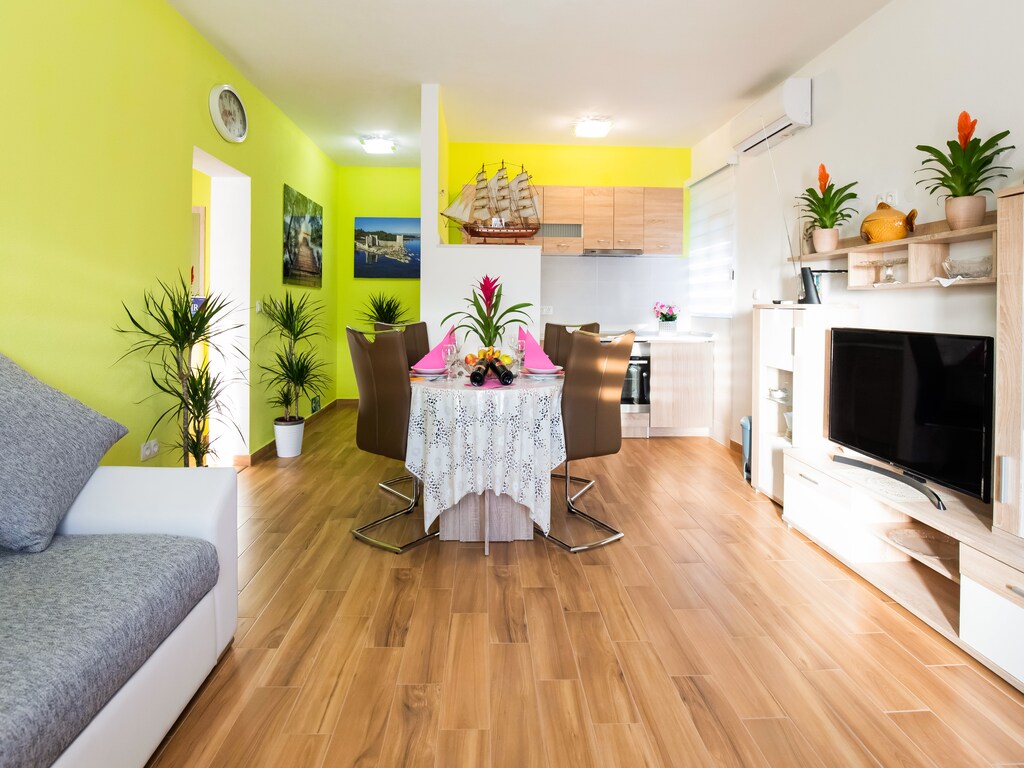 Hübsche Ferienwohnung in Vir mit Garten