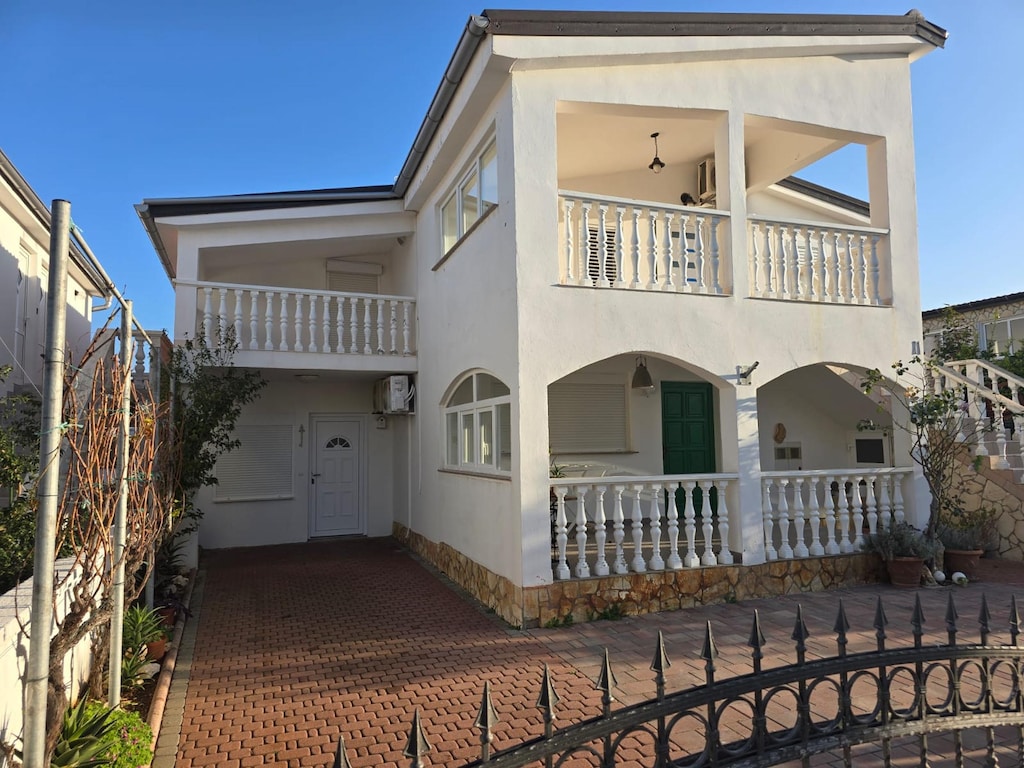 Ruim appartement in Zitna bij zee