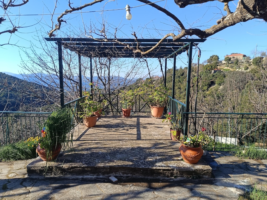 Hillview Holiday Home in Kalavrouza