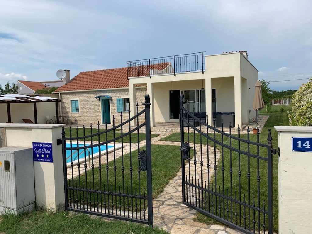 Vakantiehuis in Zadar met privézwembad