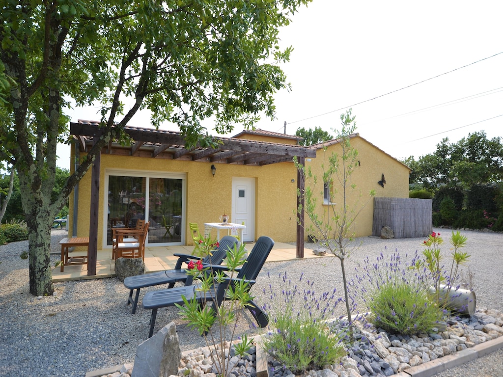 Vakantiehuis in Largentière met Zwembad