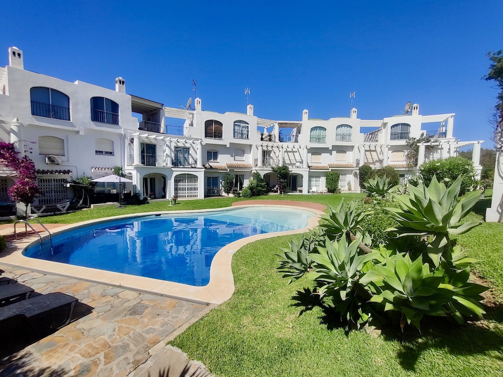 Belvilla by OYO Altos del Golf