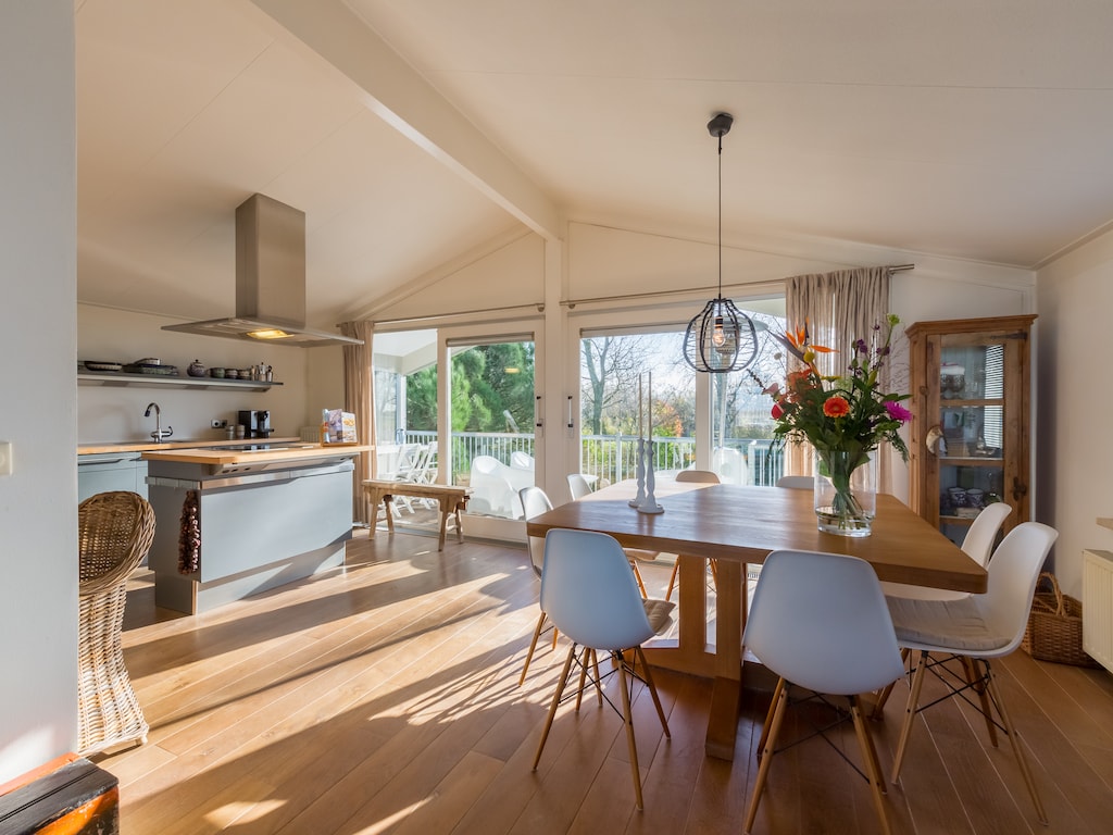 Bungalow bij Strand en Jachthaven Kamperland