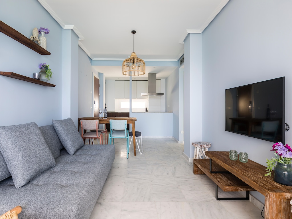 Modernes Apartment mit Pool