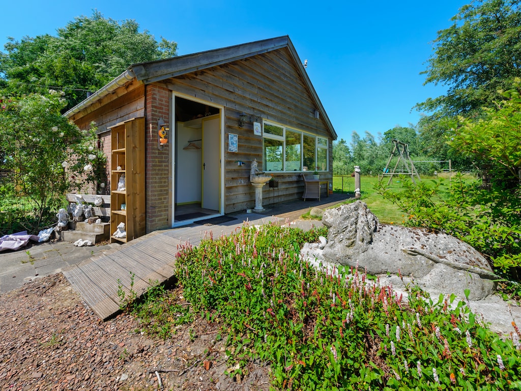 Leuke vakantiewoning in Eastermar met een terras