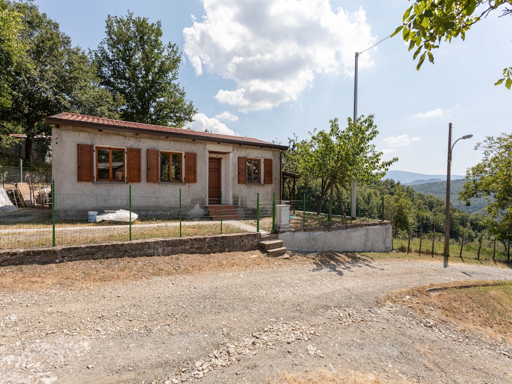 Sfeervol vakantiehuis in Pieve Santo Stefano met een tuin