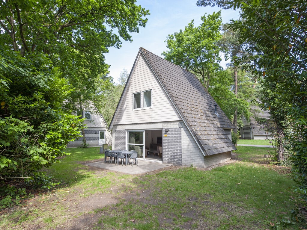 Neu gestaltetes Ferienhaus mit Geschirrspüler im Wald