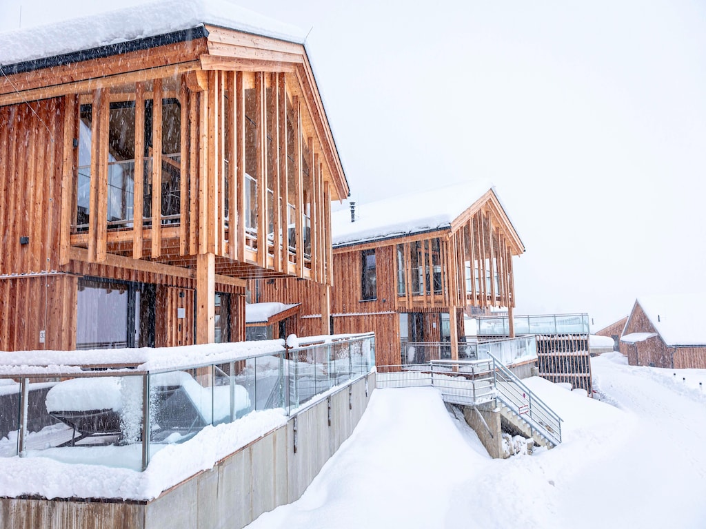 Luxury chalet with pool and sauna by the ski lift