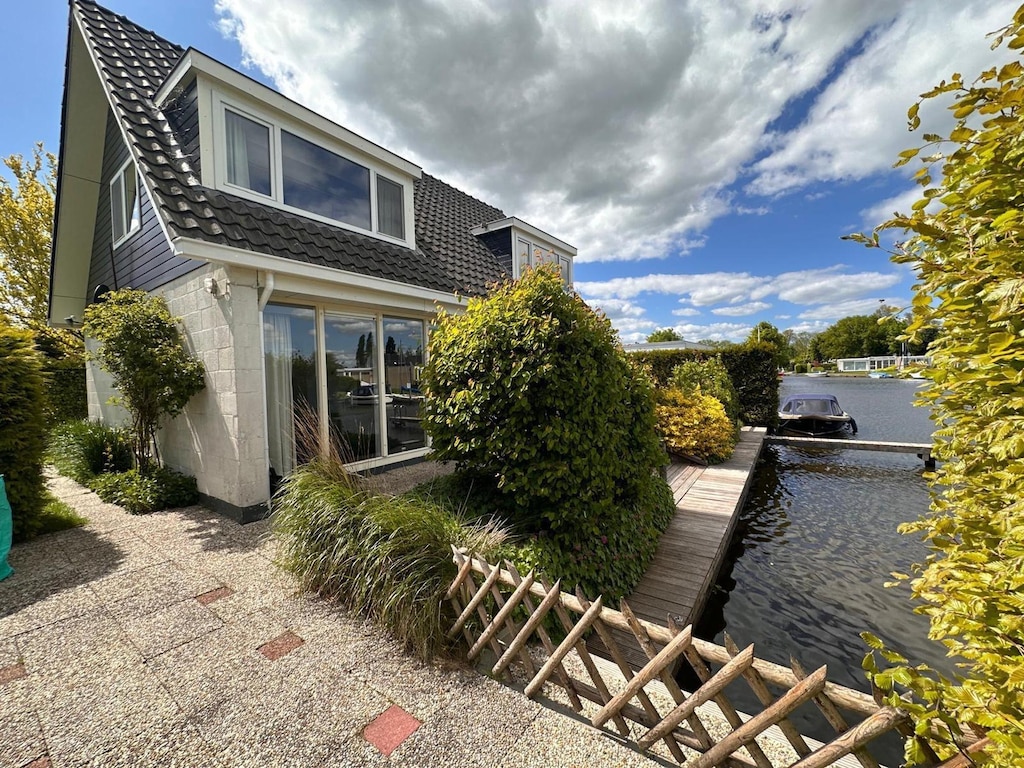 Haus in Boornzwaag mit eigenem Steg