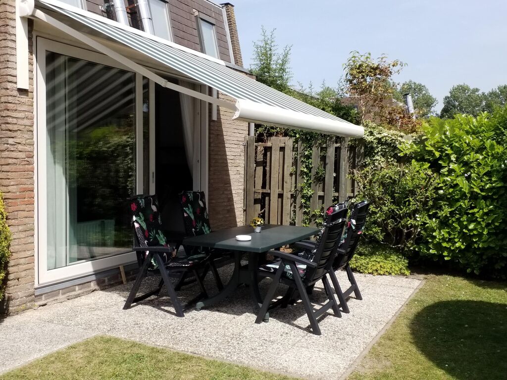 Gepflegtes Ferienhaus mit großem Garten in Nieuwvliet