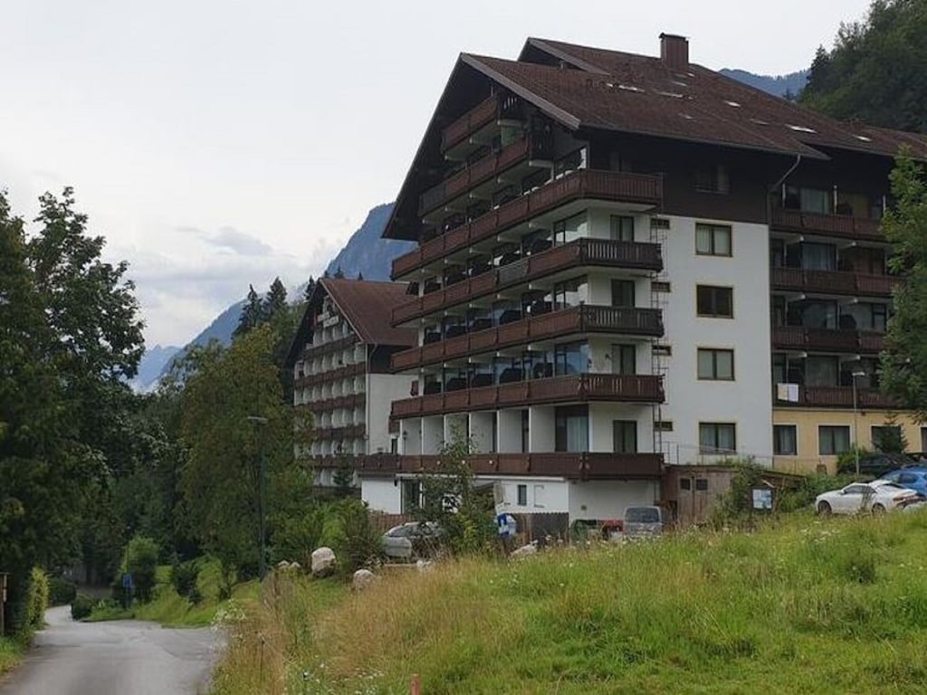 Fijn appartement in Bad Goisern met een gedeeld binnenzwembad
