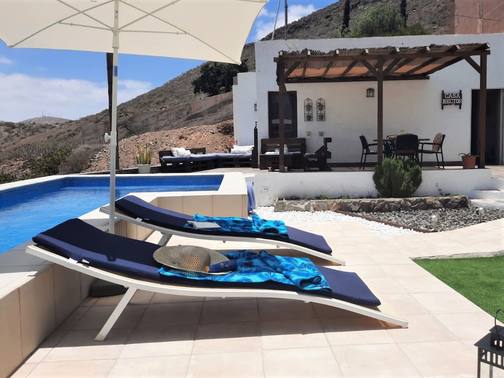 Casa Héctor, met verwarmd privézwembad en uitzicht op zee!