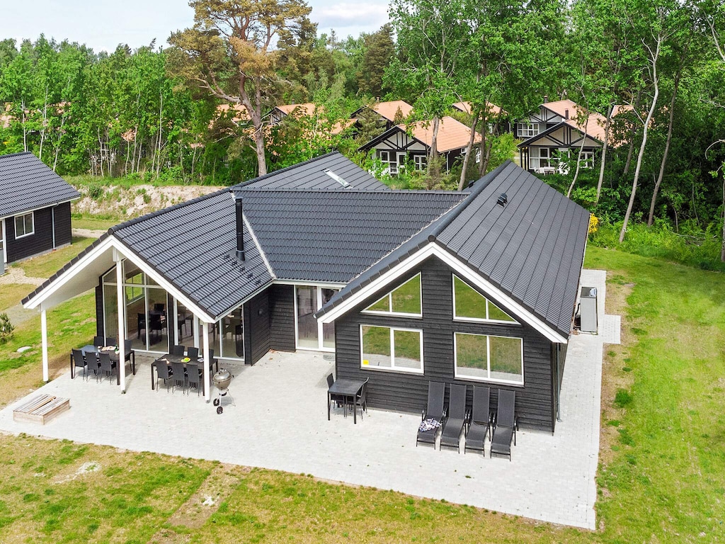 18 Personen Ferienhaus in Væggerløse