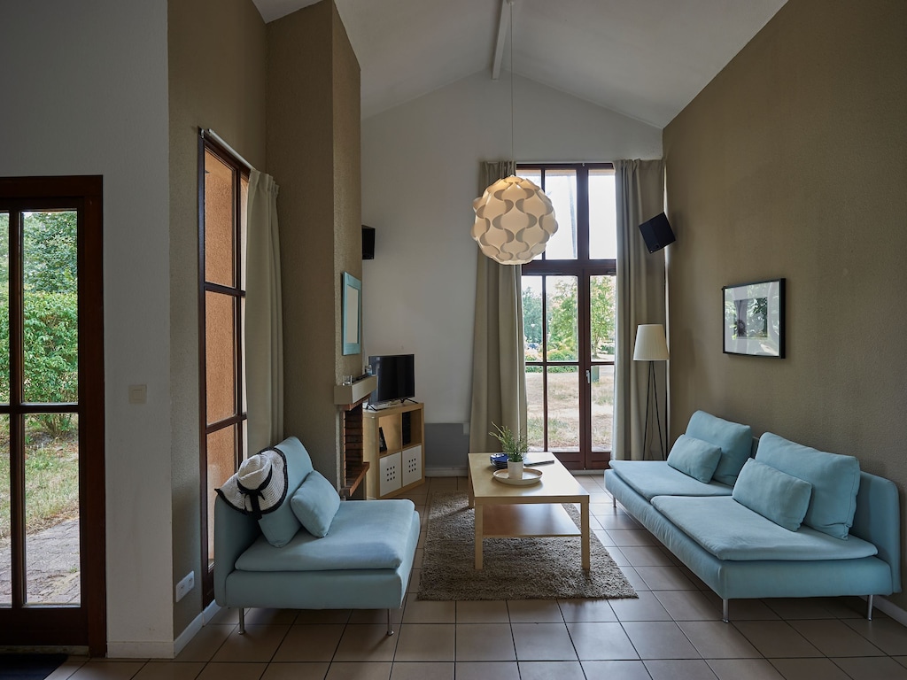 Weelderige villa in natuurgebied met kasteel
