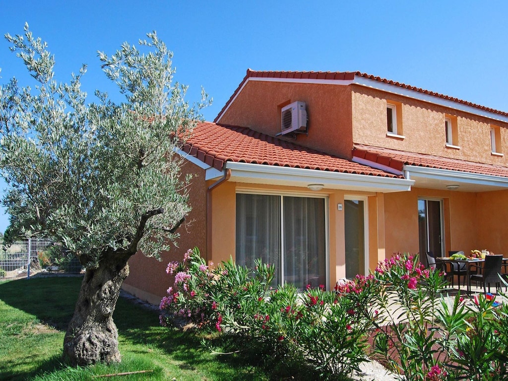 Farbenfrohes Ferienhaus im mediterranen Stil