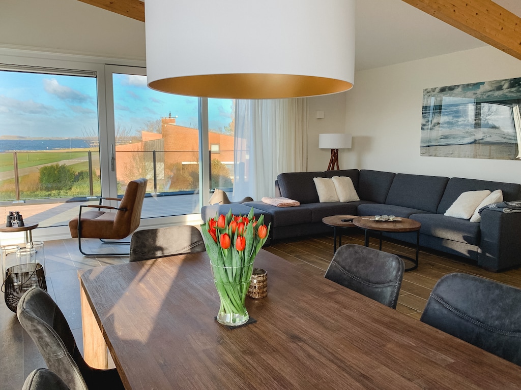 Moderne villa met uitzicht op het Veerse Meer