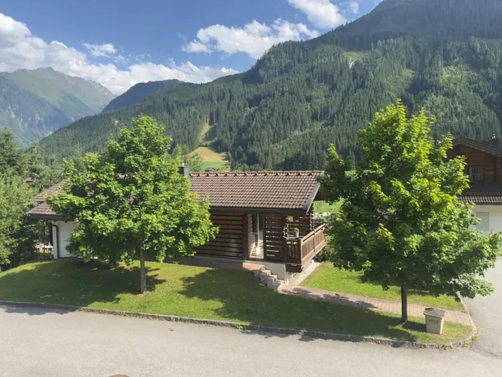 Chalet-Refugium mit Sauna in Wald