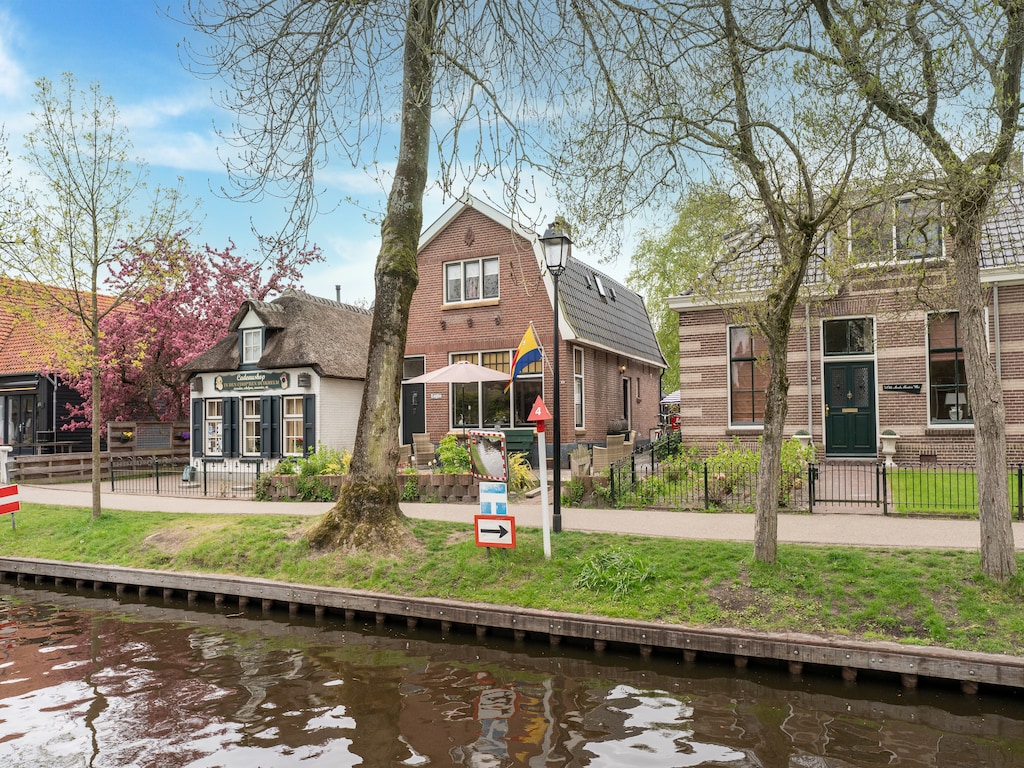 Wunderbare Villa in Giethoorn in der Nähe von Museum mit Terrasse