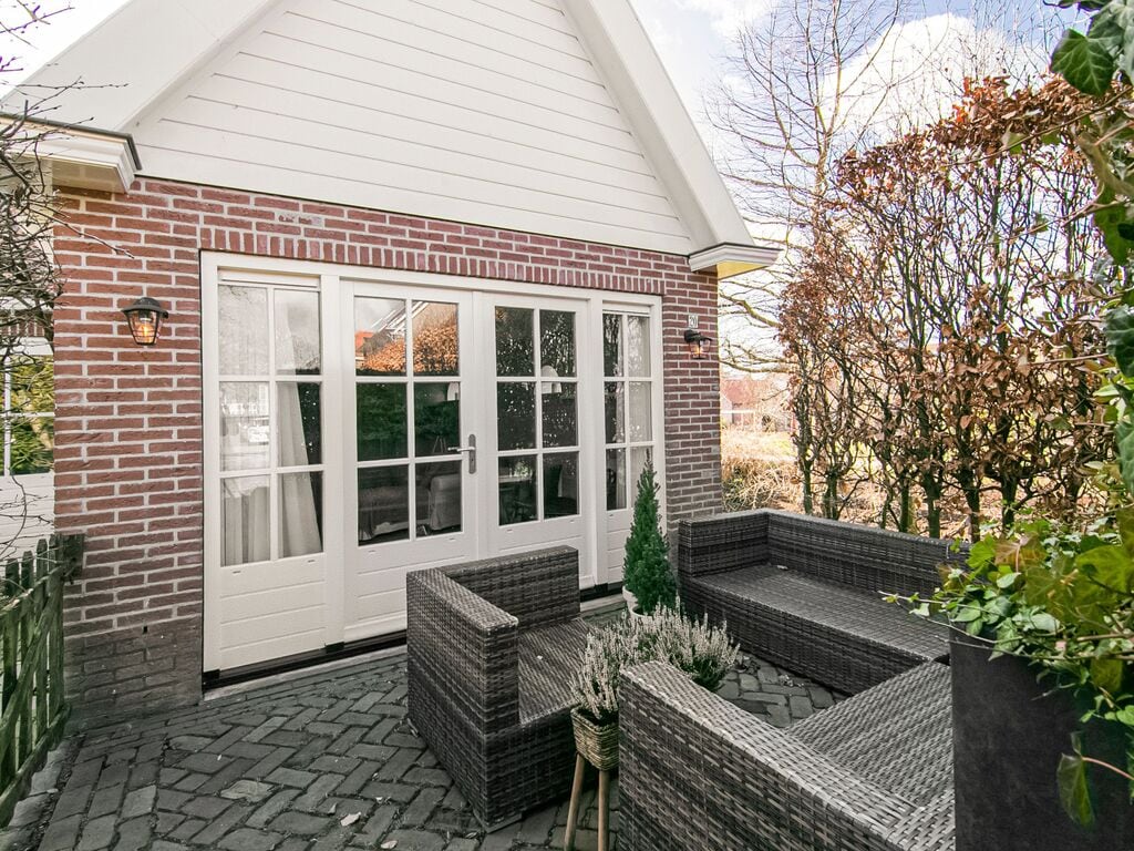 Gemütliches Ferienhaus mit Terrasse in Medemblik in Nordholland