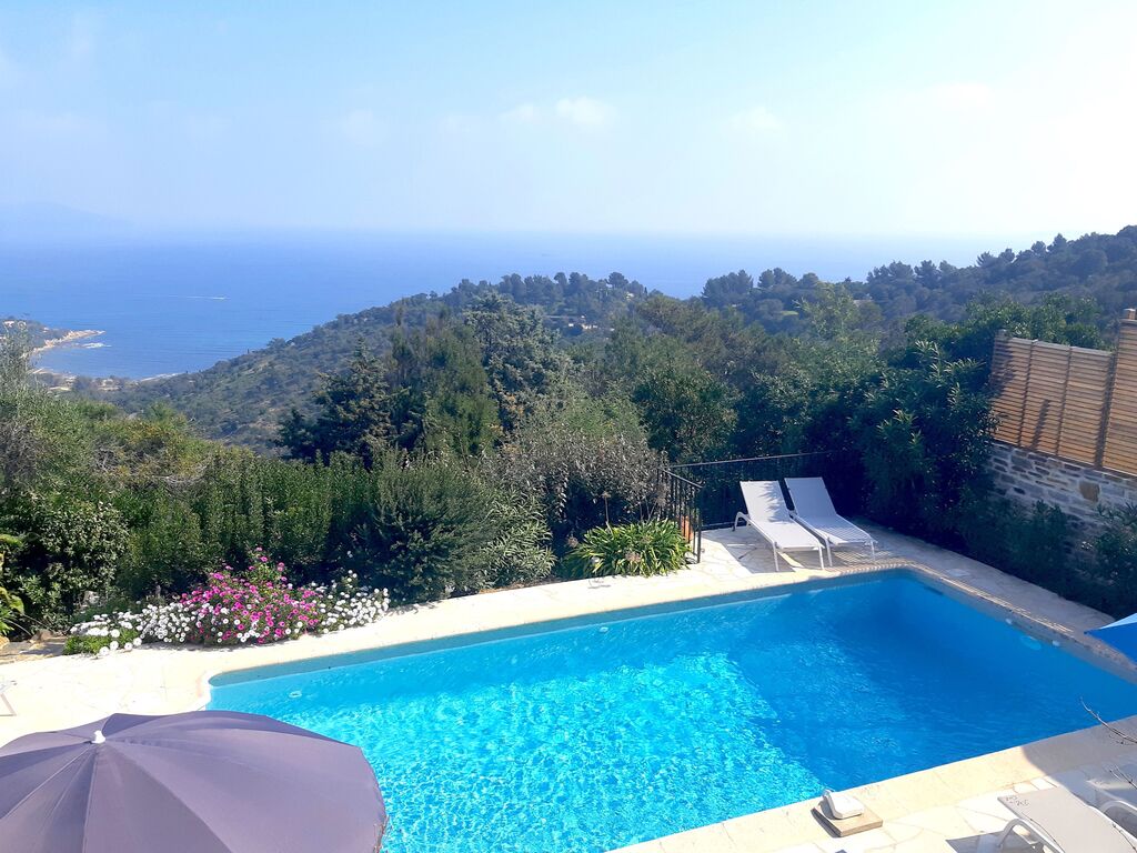 Villa avec piscine vue mer et proche plage à Ferienhaus in Frankreich