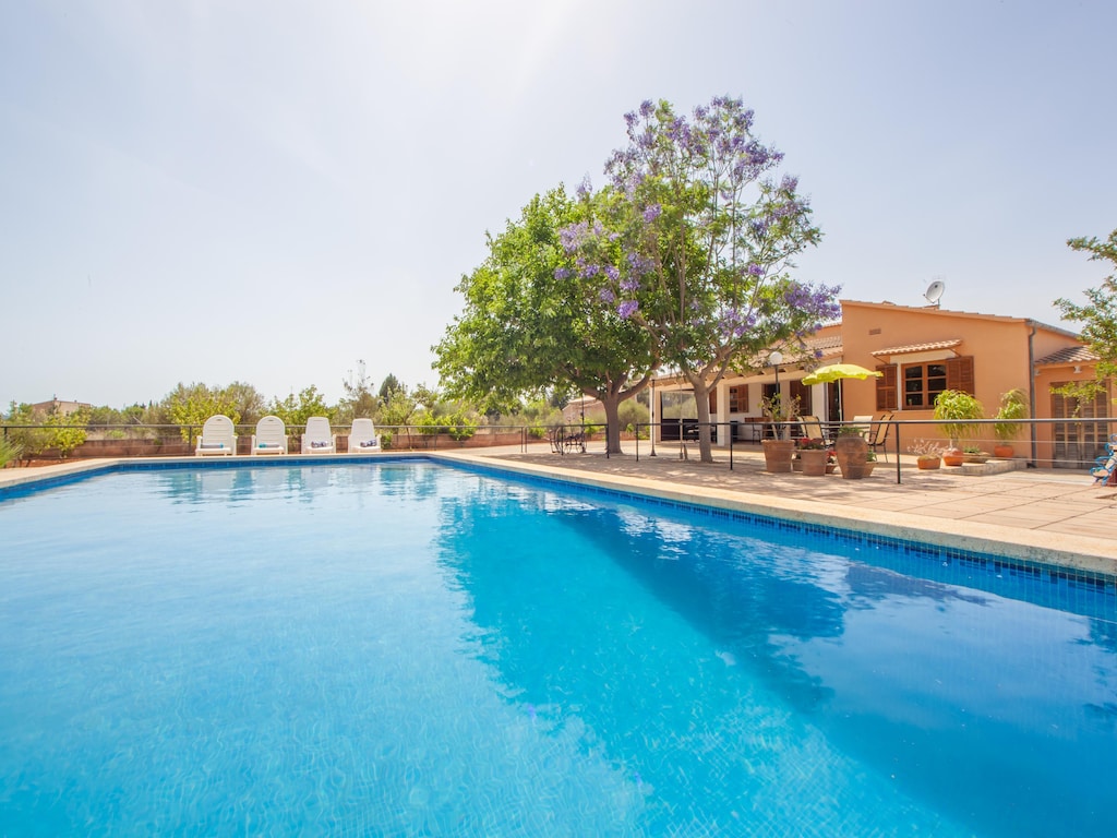 Villa met terras en zwembad