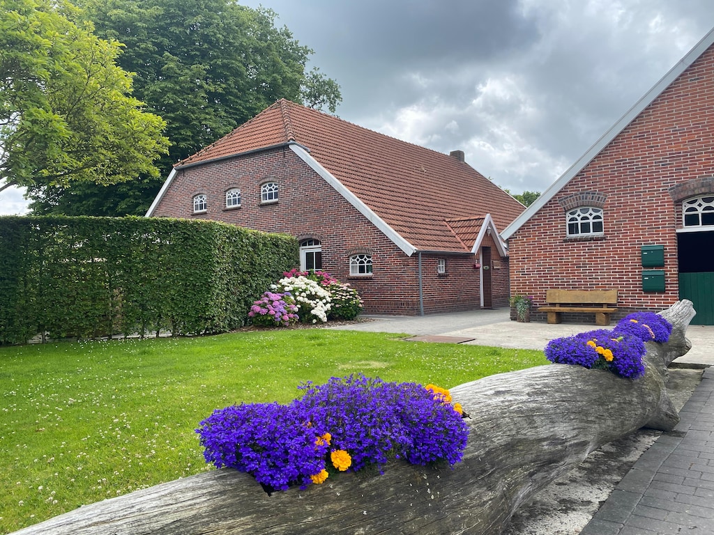 Rijtjeshuis in Strackholt met verwarmd zwembad