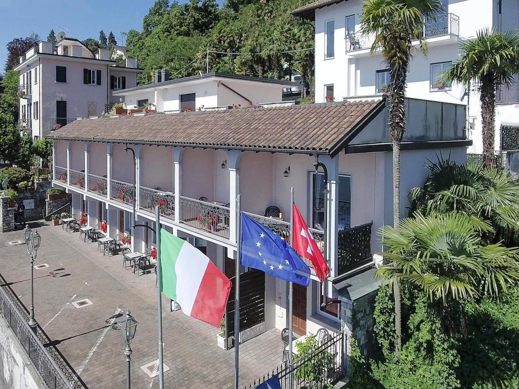Residentie Casa & Vela met privéstrand in Oggebbio