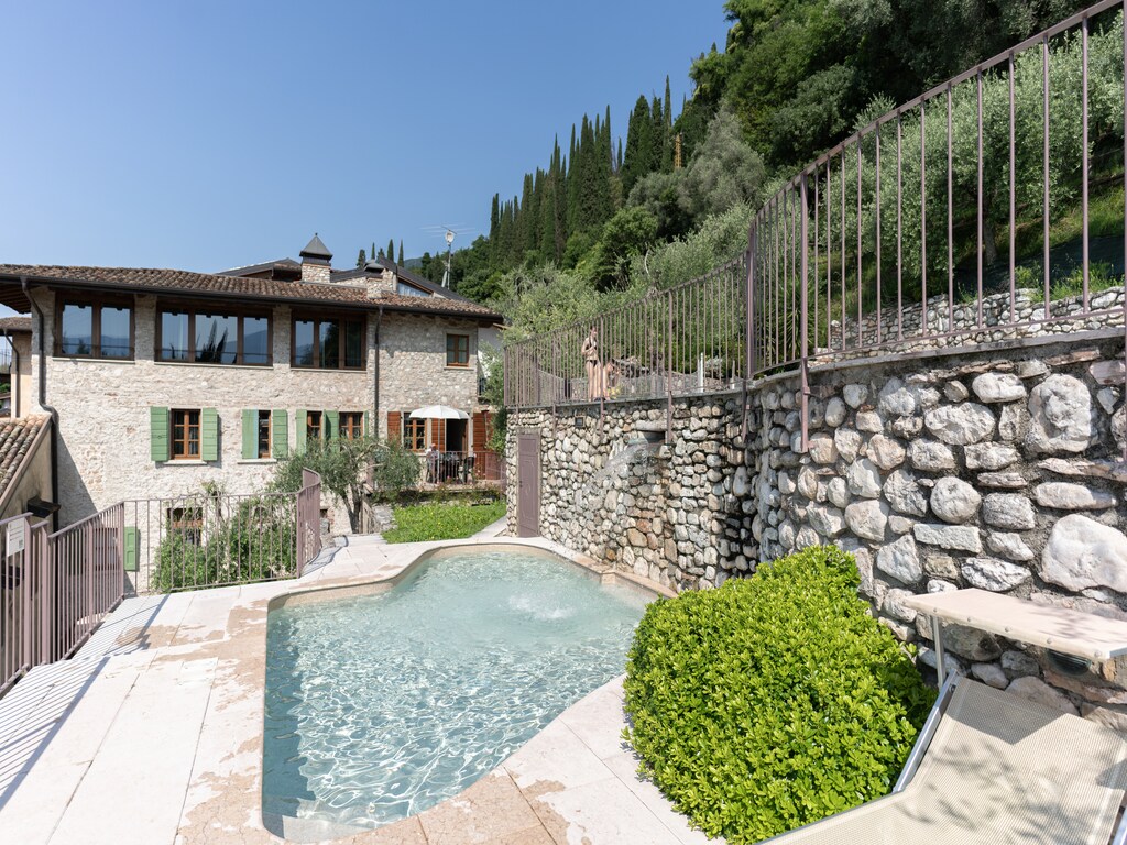 Borgo Alba Appartement met Gedeeld Zwembad