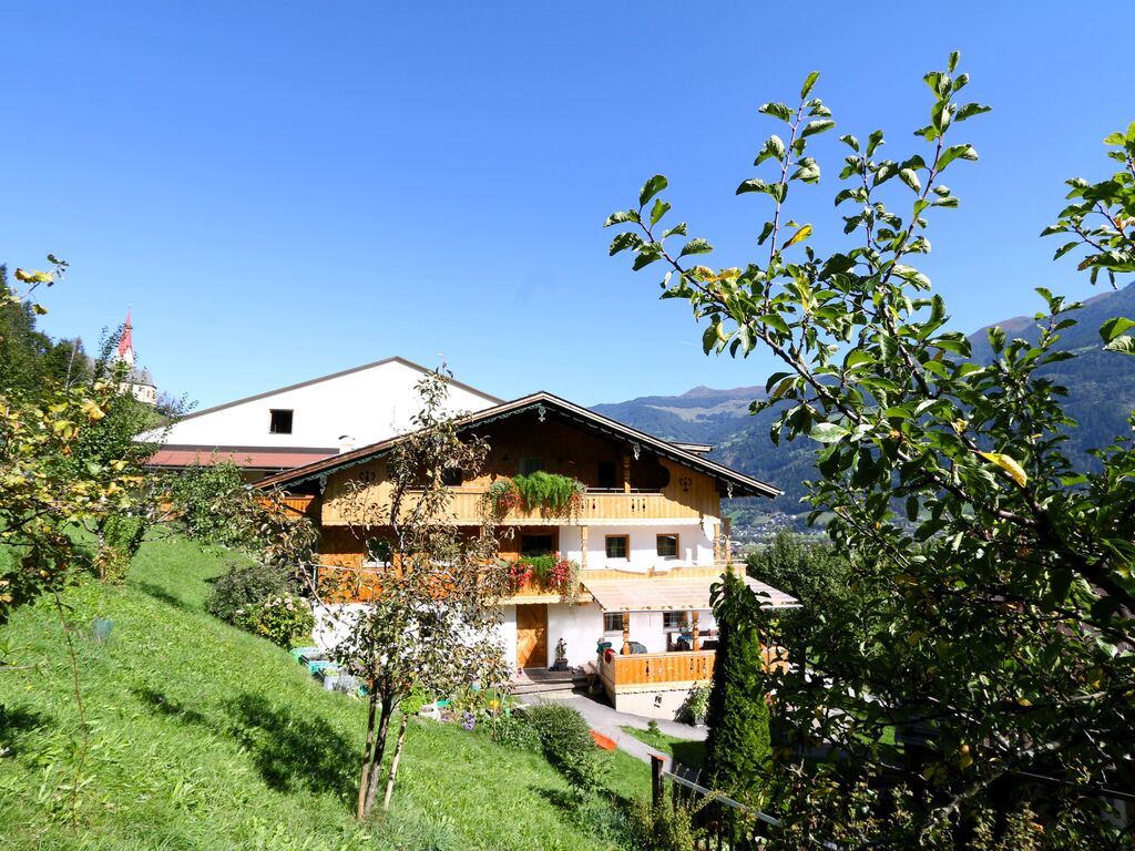 Moderne Ferienwohnung am Bauernhof in Fügen Ferienwohnung  Tirol