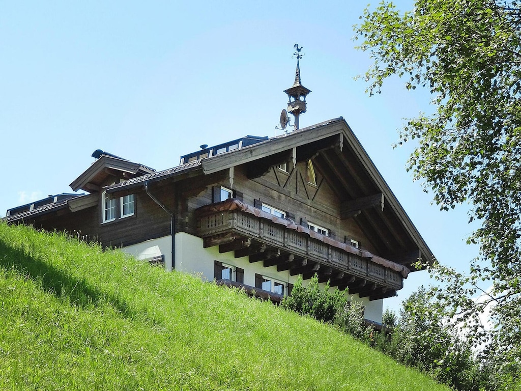 Chalet in Dienten met Ski-In & Zwembad