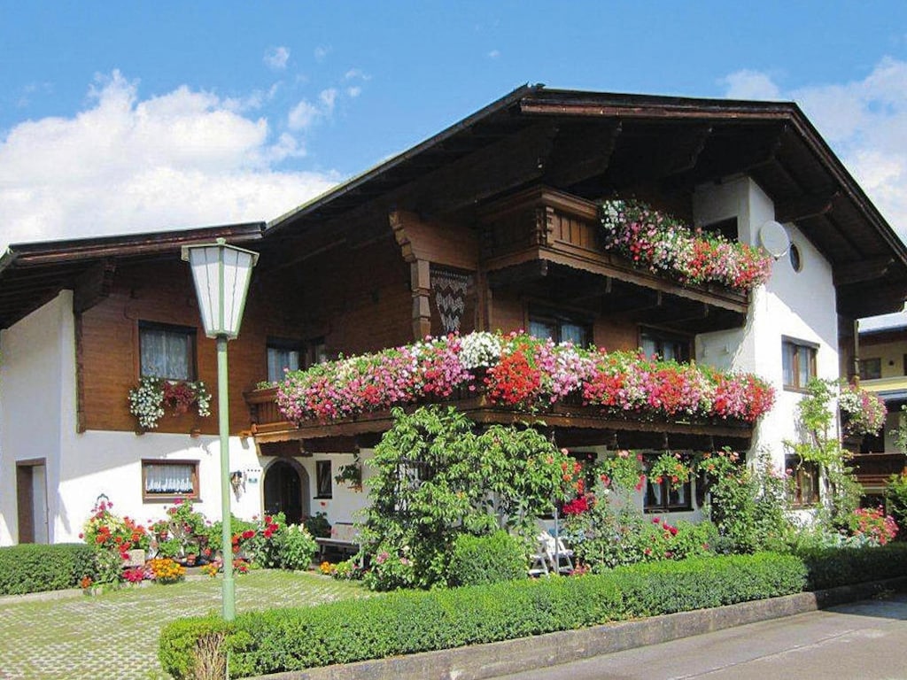 Apartment in Fügen with parking space